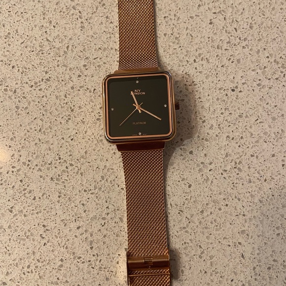 Women”s watch - Picture 2 of 3